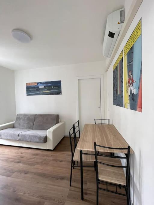 L'Etrange Rendez-Vous Tome 1 Apartment Carona  Bagian luar foto