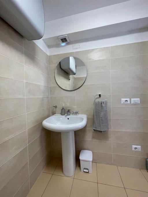 L'Etrange Rendez-Vous Tome 1 Apartment Carona  Bagian luar foto